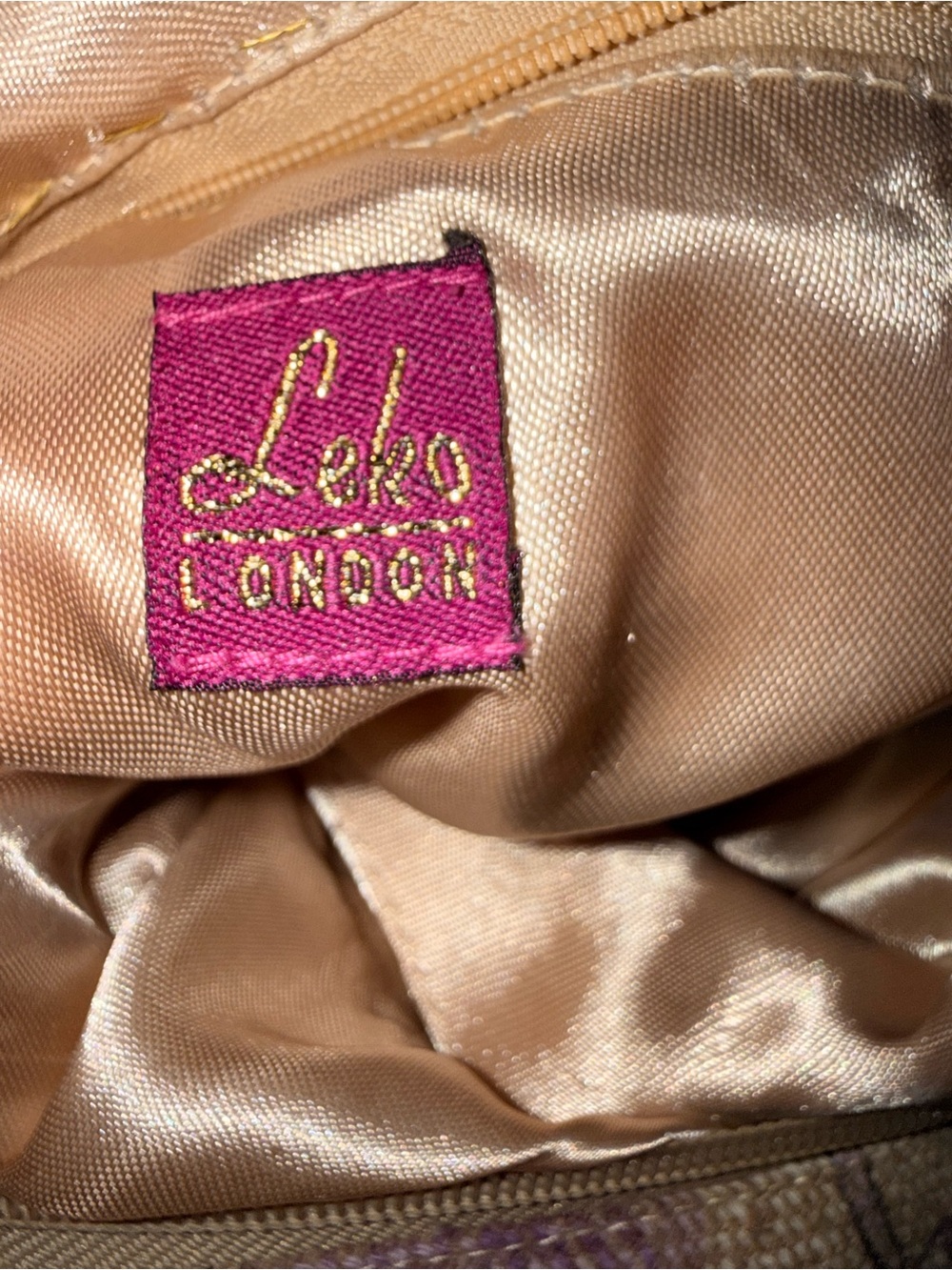 87. Embroidered Floral Shoulder Bag in Lavender and Beige - Picture 4 of 9